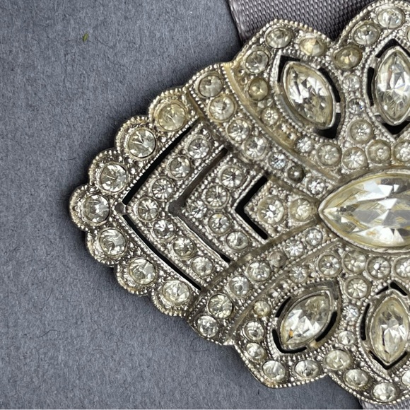 Vintage Art Deco Clear Rhinestone Pavé Scarf Clip - Picture 5 of 14